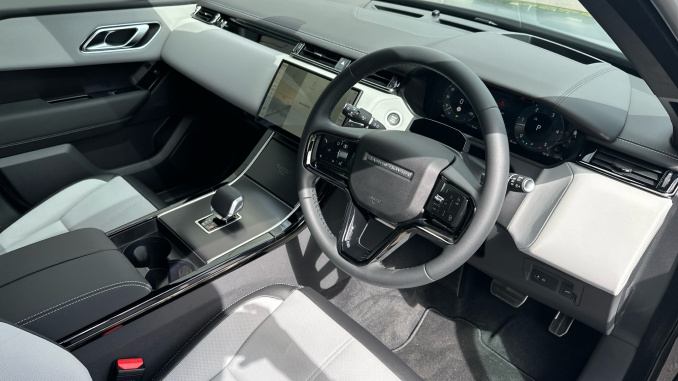 Land Rover Range Rover Velar 3.0 D300 MHEV Belgravia Edition Satin 5dr Auto Diesel Estate - Image 42